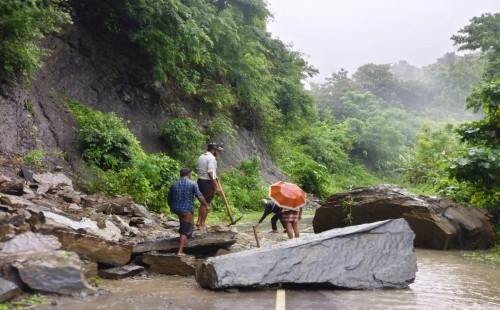পাহাড়ি ঢল ও জলাবদ্ধতায় বিপর্যস্ত খাগড়াছড়ি: সড়ক যোগাযোগ বিচ্ছিন্ন, বিদ্যুৎহীন সাজেক ও দীঘিনালা